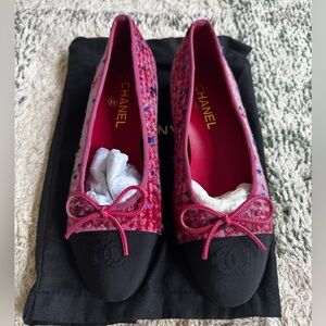 CHANEL Pink and Black Flats with Bow Accent